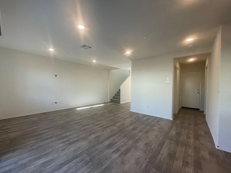 30906 Challenger Ct — Photo 5