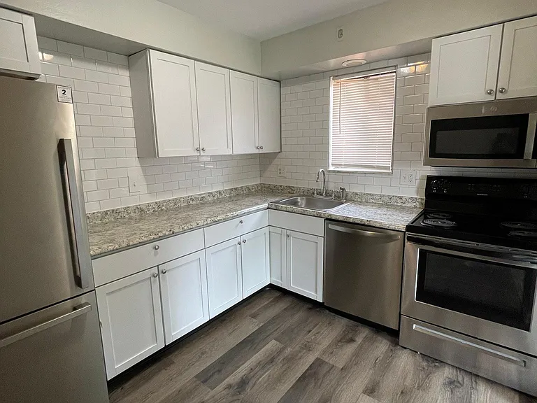 2580 Vera Ave #3 — Photo 5