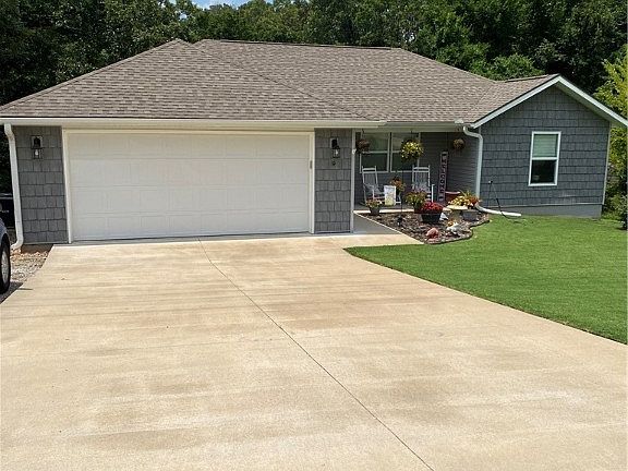 2nd image of 9 Hebrides Dr