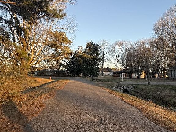 4th image of 18026 Circle Dr