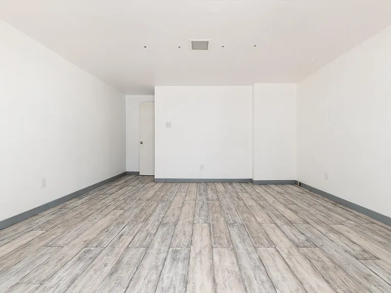 735 Colorado Blvd — Photo 21