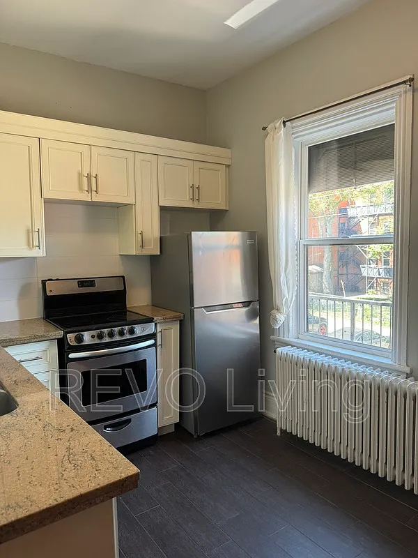 2 bed, 1.0 bath, 658 sqft, $1,750 — Photo 2