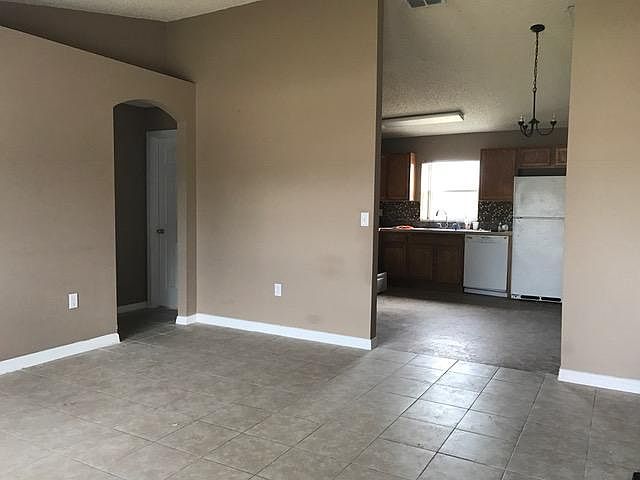 1st image of 825 Albi Ct