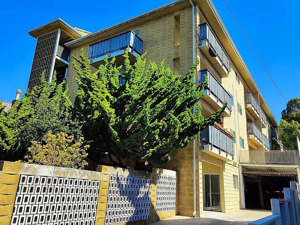 Building Photo 5