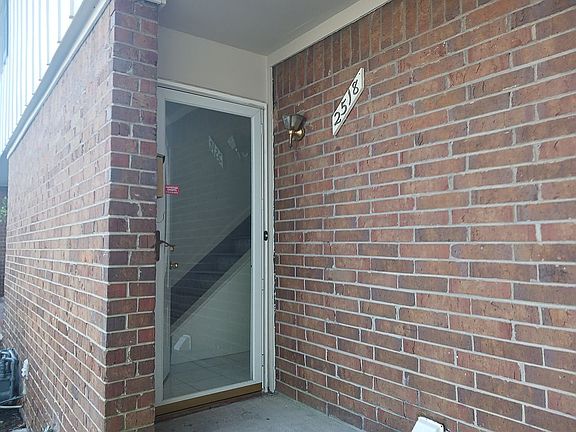 2nd image of 2518 Bradford Sq