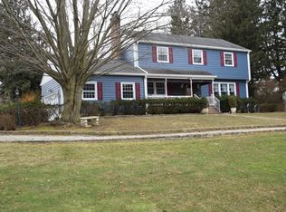 13 Windingbrook Way, Holmdel, NJ 07733
