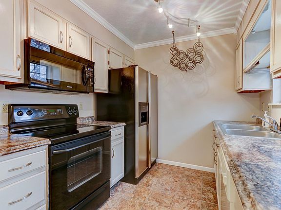5th image of 1415 Woodpointe Dr