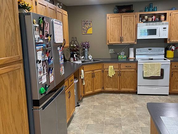 4th image of 819 Brown St