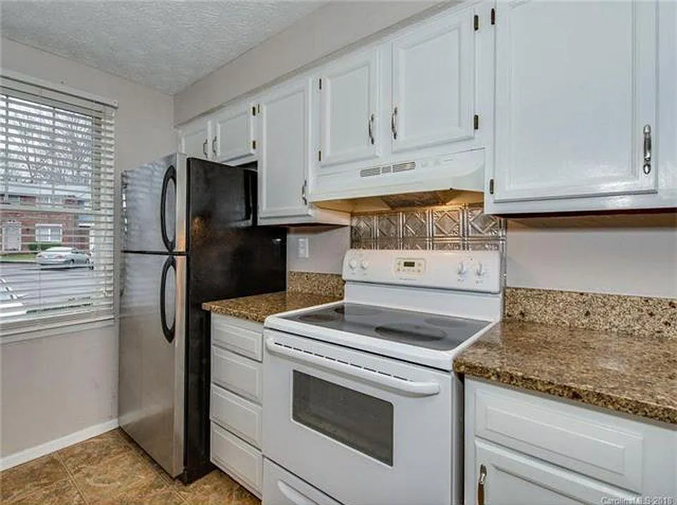 1231 Scaleybark Rd — Photo 4
