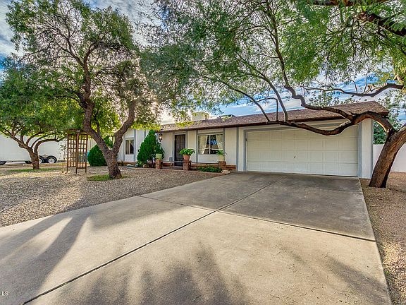 3rd image of 1535 W Kerry Ln