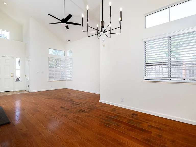 131 Royalton Cir — Photo 12