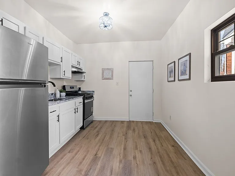826 Walnut St — Photo 7