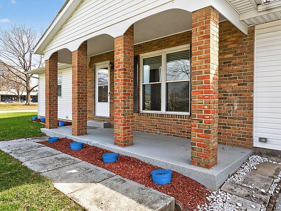4th image of 292 Moorfield Dr