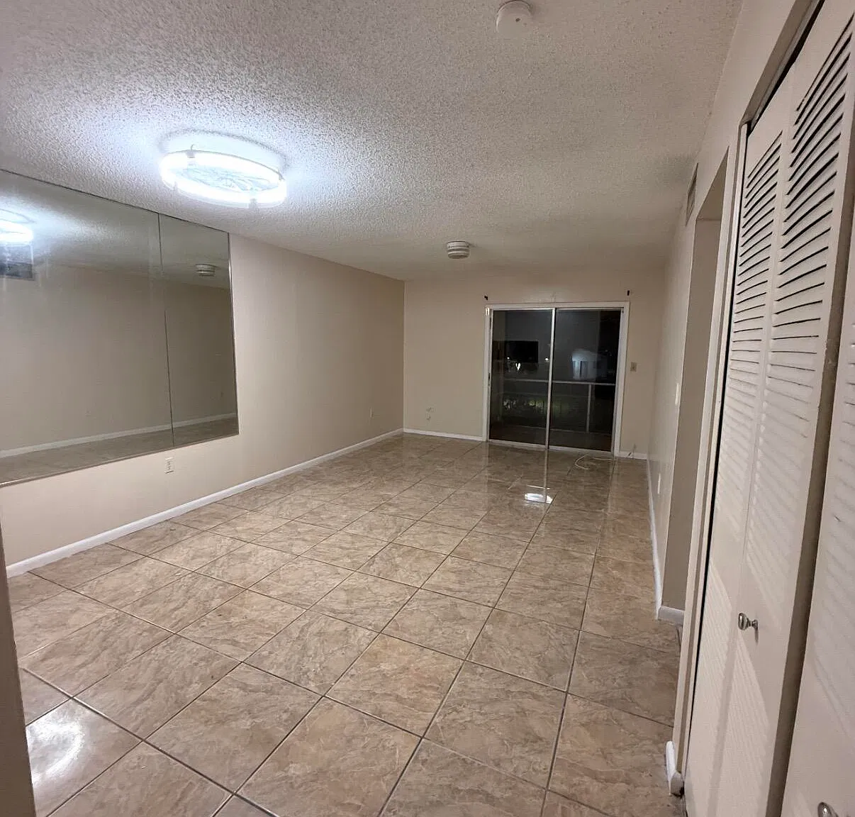 2 bed, 1.0 bath, 728 sqft, $1,900 — Photo 3