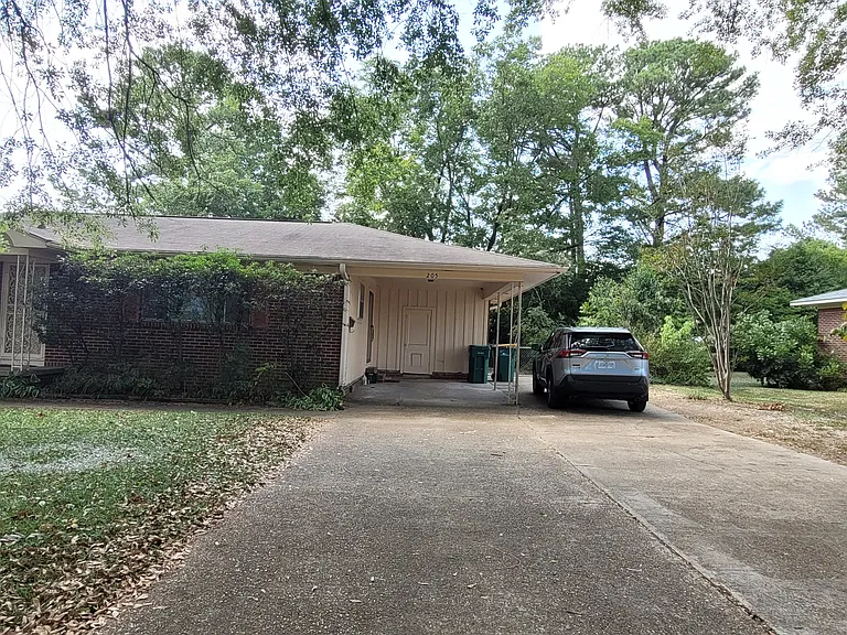 205 Government St — Photo 31