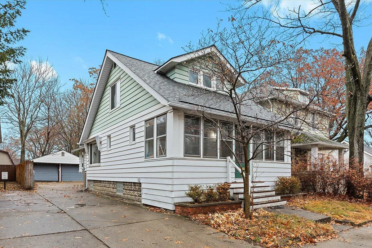 3 bed, 1.5 bath, 1116 sqft, $2,350 — Photo 2