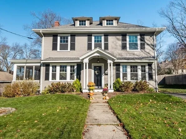 20 New Bedford St, Hyde Park, MA 02136