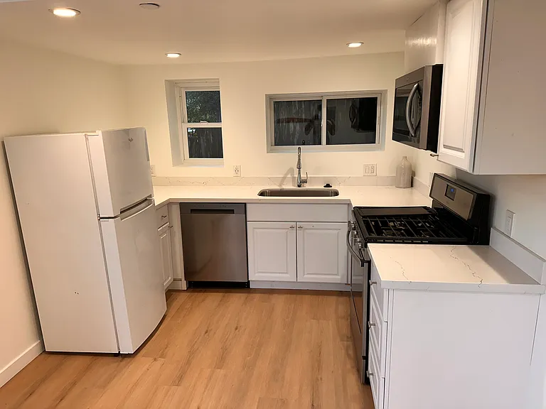 97 Forrest Ave — Photo 4