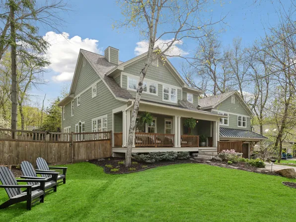 19005 Rutledge Rd, Deephaven, MN 55391