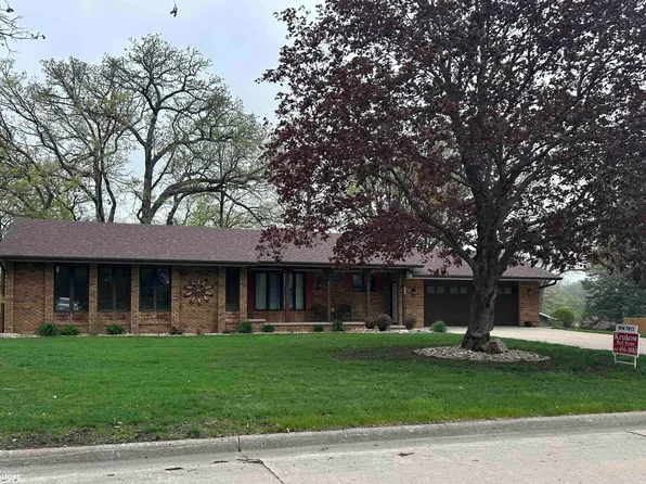 310 18th Ave NE, Hampton, IA 50441