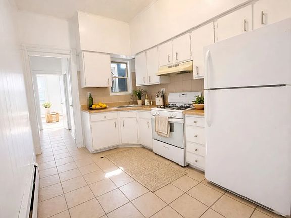 5th image of 28 Spruce St