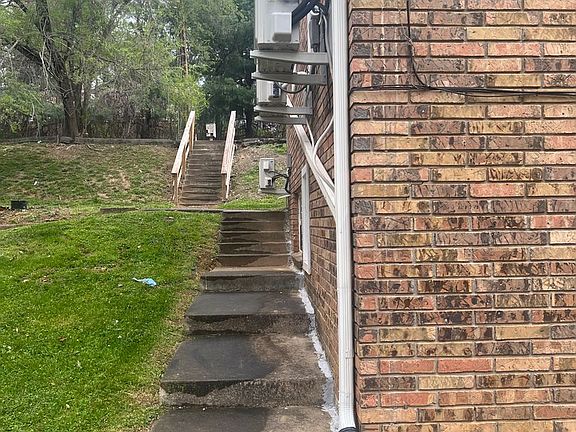 3rd image of 808 Burwind Ct #5
