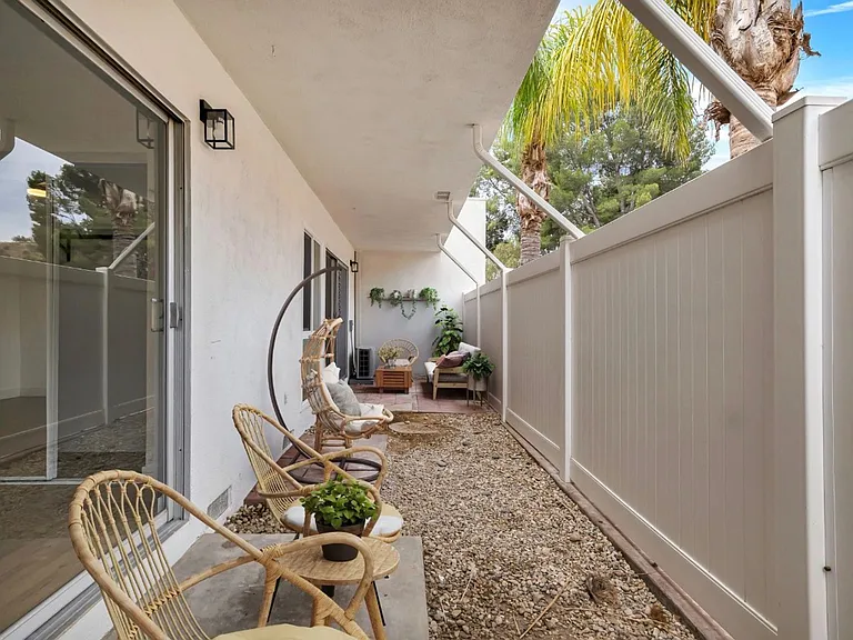 Green Hill Apartments — Photo 6