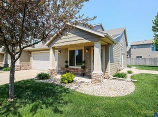 5330 S Ledgestone Pl, Sioux Falls, SD 57108