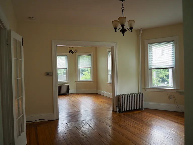 23 President Ave — Photo 2