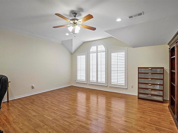 3rd image of 4904 Belladonna Dr