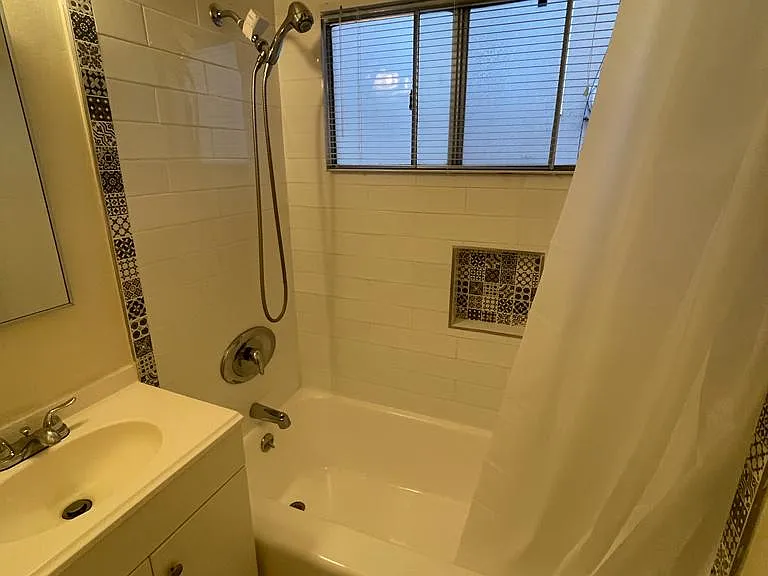 548 N Alexandria Ave #11 — Photo 10