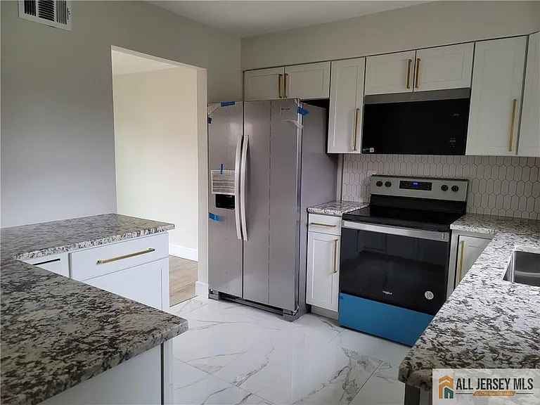 7 Cheltenham Pl #707 — Photo 3