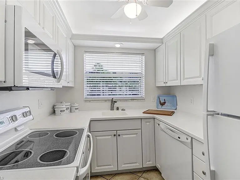 3000 Gulf Shore Blvd N #213 — Photo 13