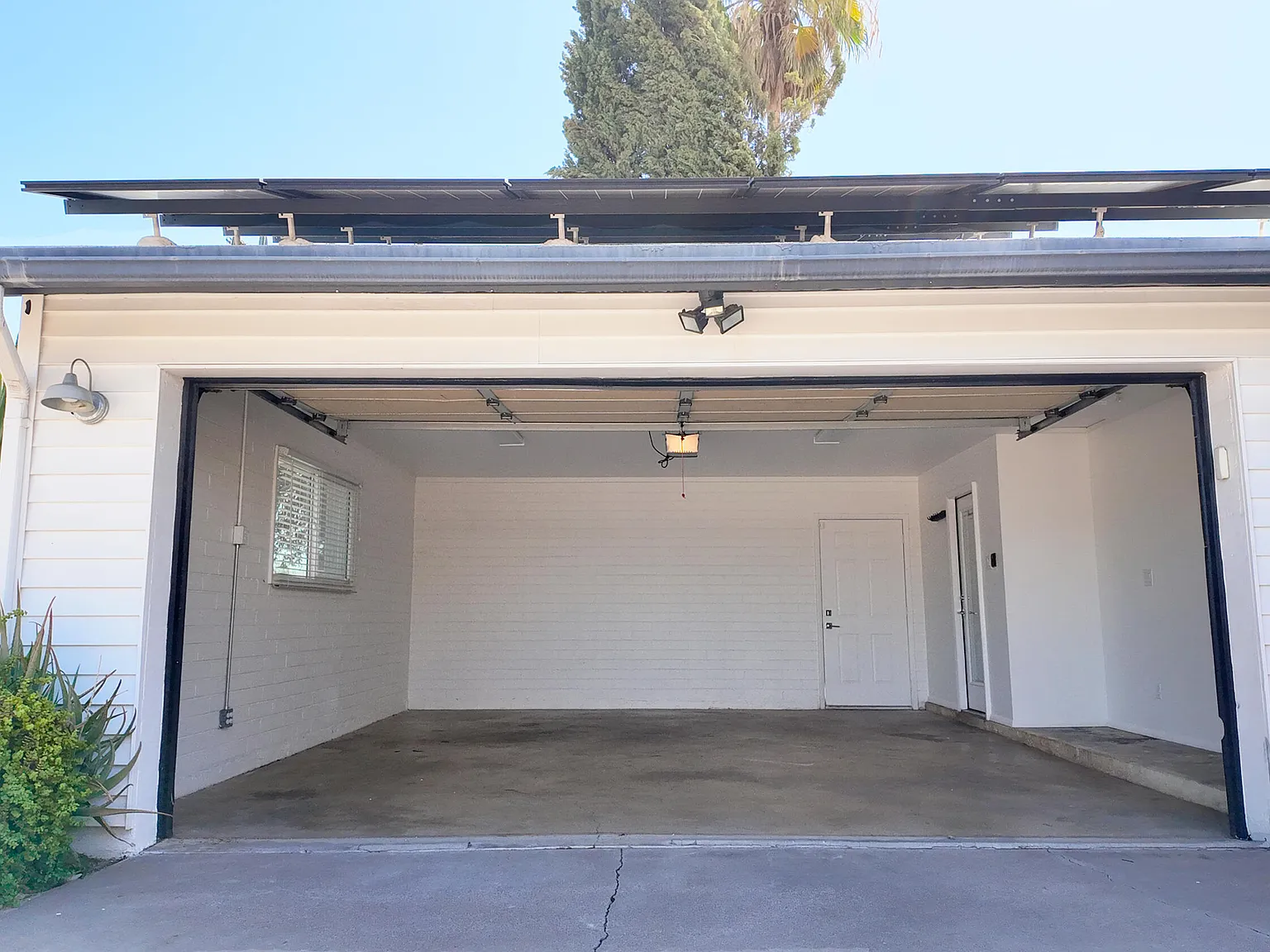 4 bed, 2.0 bath, 1883 sqft, $4,400 — Photo 3