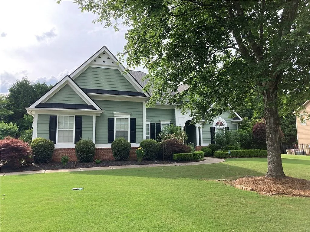 4 bed, 3.0 bath, 2825 sqft, $3,200 — Photo 1