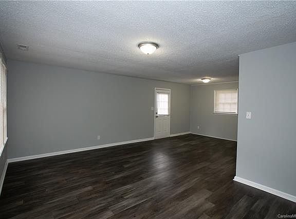 5th image of 1100 Groves St