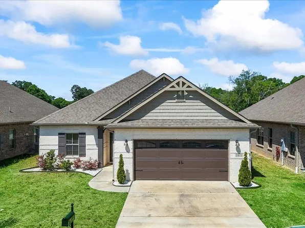 1811 Shadowbrook Ln, Cullman, AL 35055