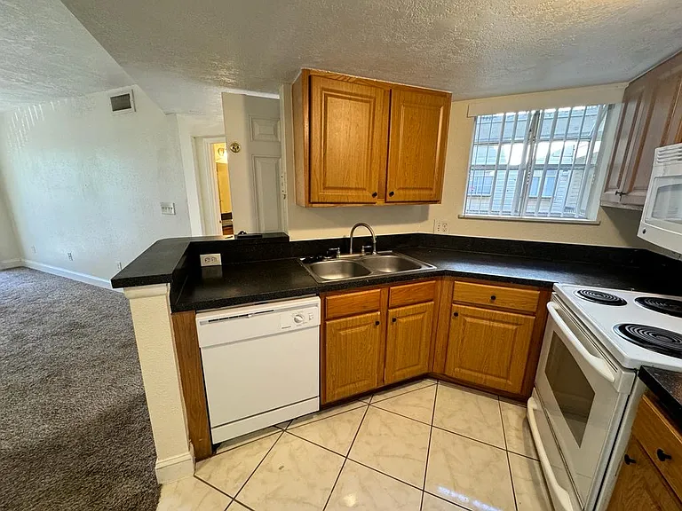 1940 Lake Atriums Cir #108 — Photo 4