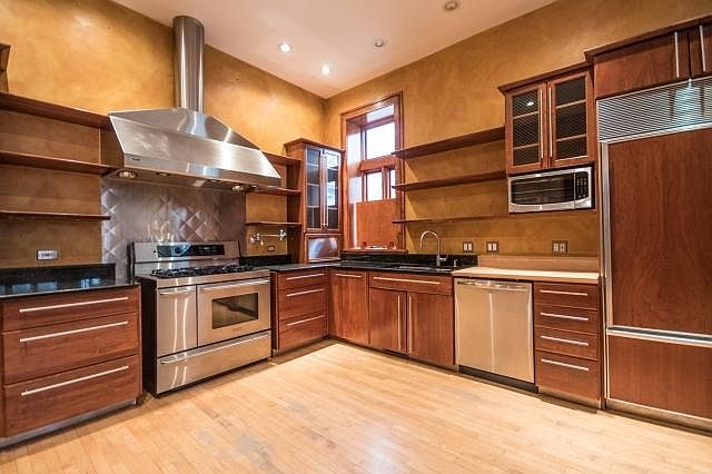 1st image of 1457 W Wolfram St #1F