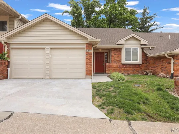 12907 Springdale Village Dr, Saint Louis, MO 63146