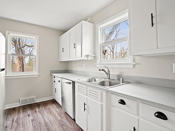 3rd image of 4860A N Hewitts Point Rd