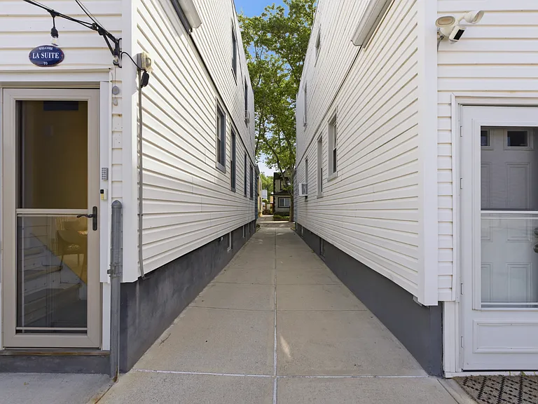 69-06 66th Pl — Photo 19