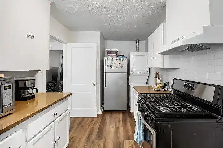 2434 Sharon Street — Photo 9