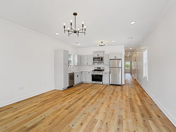 3rd image of 2022 Saint Anthony Ave #A