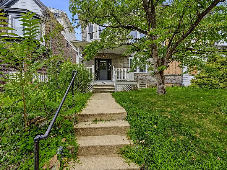 412 W 23rd St — Photo 32