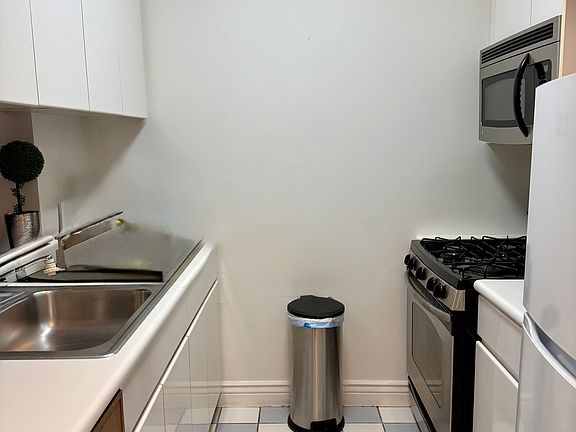 5th image of 300 E 85th St APT 1505