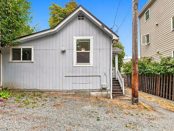 2nd image of 3014 SW Harbor Ln