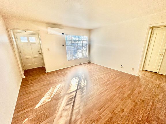 4th image of 1136 E Lansing Way #2B-1BA-1200SQFT