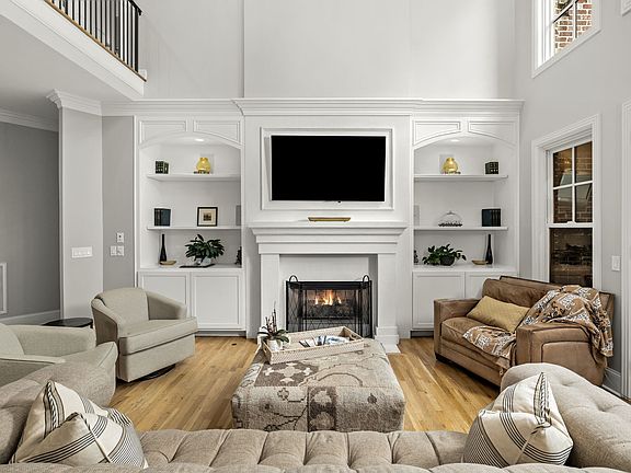 3rd image of 106 Chatfield Way