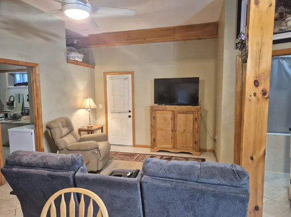 17 King Arthur Dr, Farmington, NH 03835